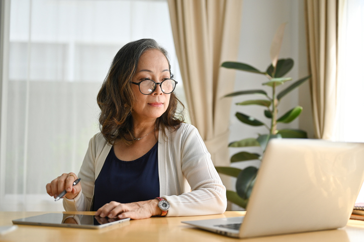 A homeowner considering whether she should refinance her mortgage to consolidate debt.